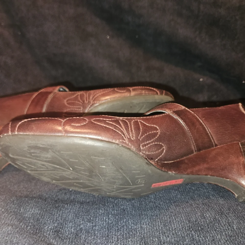 PIKOLINOS Size 7 Brown Low Heels with Gold Buckle - Picture 8 of 13